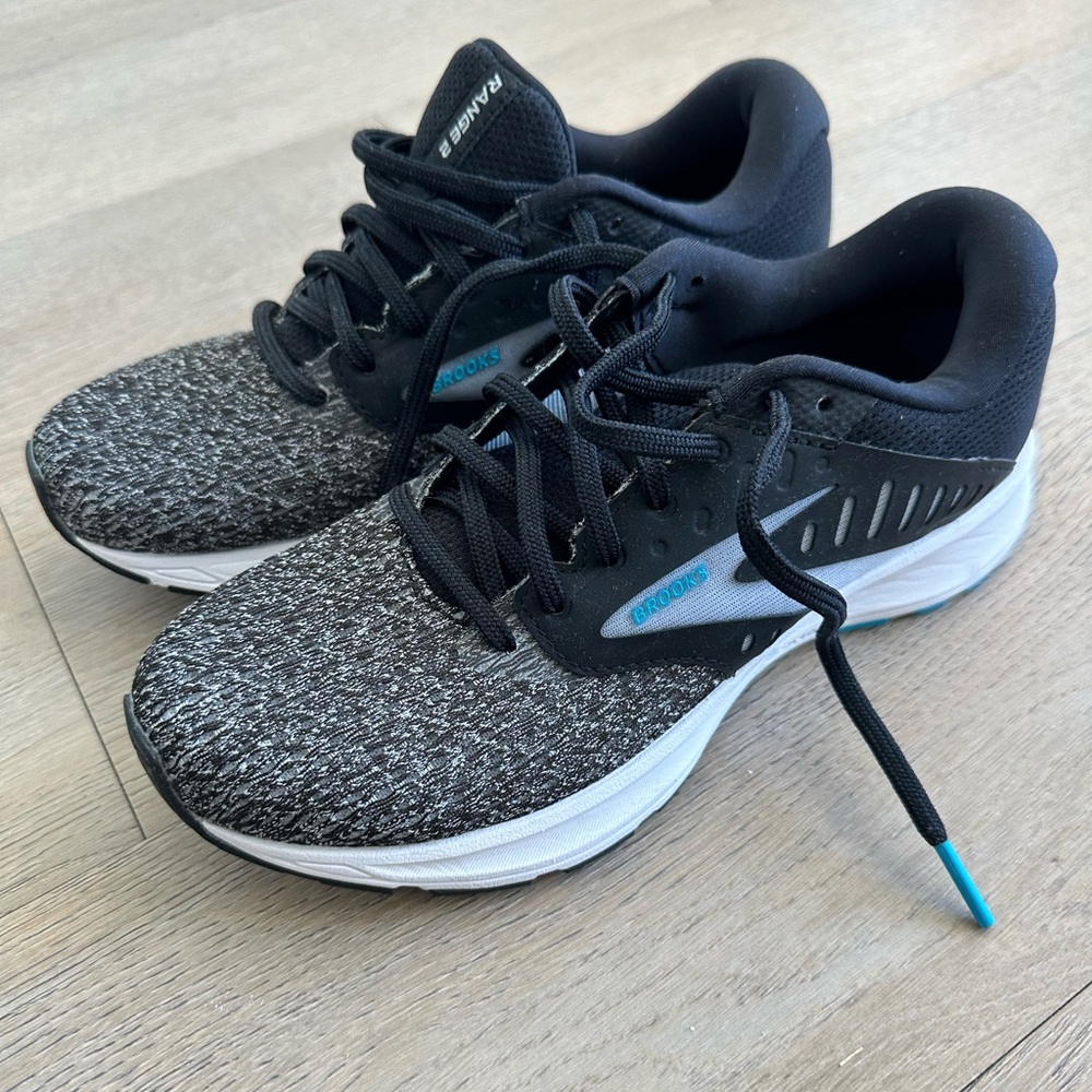 Brand new brooks shoes
